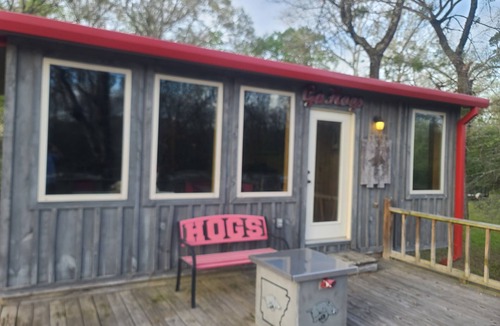 Alleene Cabin | Riverside Retreat Cabin on the banks of Little River.