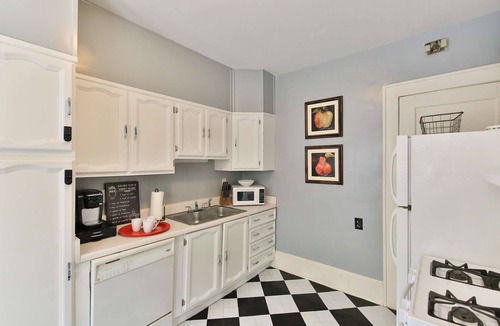 Morningside-Lenox Park Cottage | Roller-Coaster to the World Cup, Parks, Restaurants, Beltline & Shopping!
