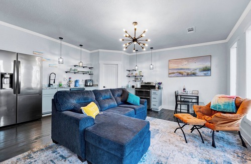 Bates House | Romantic getaway on the Lake! Hot tub, Private fishing dock and Mountain veiws!