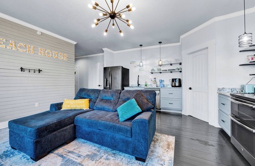 Bates House | Romantic getaway on the Lake! Hot tub, Private fishing dock and Mountain veiws!