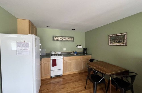 Town of Webb Cottage | Romantic, Large Studio with Rustic Queen Size Bed and Decor