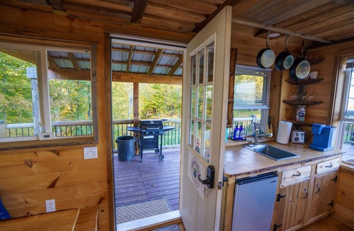 Franklin Springs Cabin | Romantic Private Cabin Getaway with Hot Tub and Scenic Views
