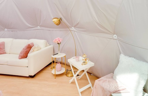Monticello Apartment | 'Rosé All Day' Geo-Dome Vacation Rental w/ Deck!