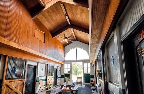 Lebanon Cabin | Rustic Farmhouse Stay with Country Breakfast & Private Bath near Old Hickory Lake – Gallatin, Tennessee