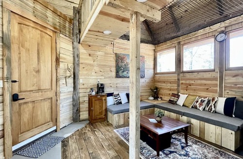 Boles Cabin | Rustic Tree House Nestled in the Heart of Ouachita National Forest, Arkansas