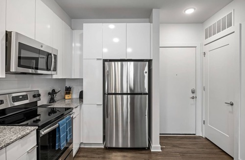 Midtown Apartment | (S1BF) Rare Find - Bright and Modern 1-BR w/Free Parking