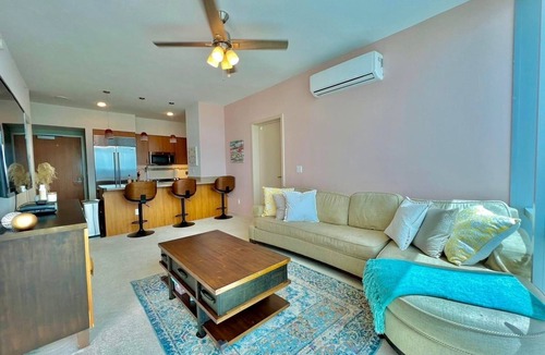 Kaka'ako Condo | Salt at Kakaako Luxury Penthouse - Oceanview, pool, hot tub, parking, 3 minimall