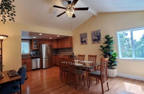 El Sobrante House | San Francisco 20 miles away and Napa Valley a 30-mile drive.