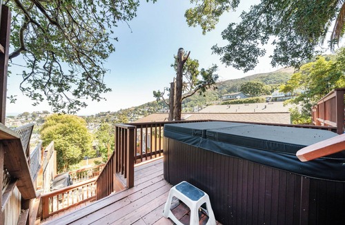 Uptown Brisbane House | San Francisco Bay View Home - 3BR Brisbane - Near SF - 29+ Night Stays
