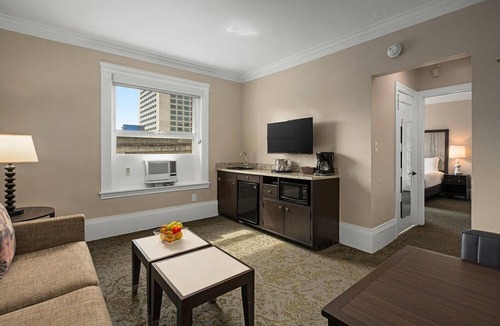 Lower Nob Hill Resort | San Francisco | Couples Urban Retreat | Wi-Fi + Gym