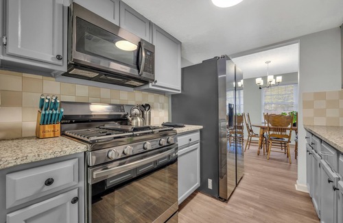 Sandy Springs House | Sandy Springs Townhome Near River & Dining