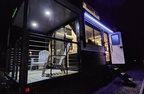South Casco House | Scenic 2-bedroom Tiny Home on the Lake with dock, boat ramp & screenhouse