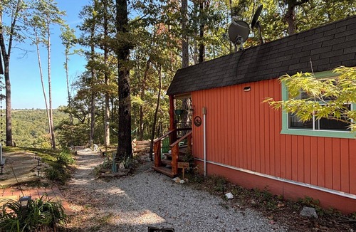 Eureka Springs Cabin | Scenic Mountain view cabin,Fireplace, Kayaks, Lake Access ,Grill,Eureka Springs