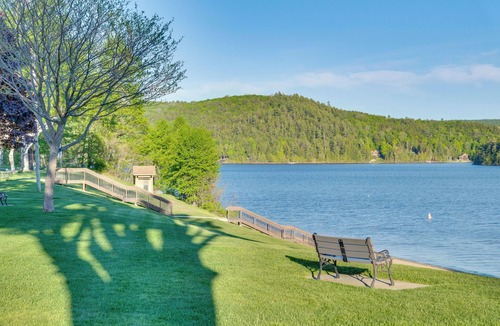 Schroon Lake Apartment | Schroon Lake Room < 1 Mi to Marina & Beach!