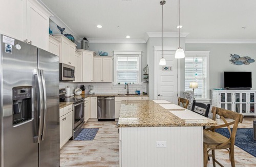 Navarre Beach House | Seaside Cottage: Community Pool, Hot Tub and Gated. Sleeps 11. Dog Friendly!