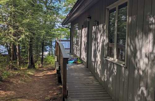 Kents Hill Cabin | Secluded 3-Bedroom Cabin on Echo Lake