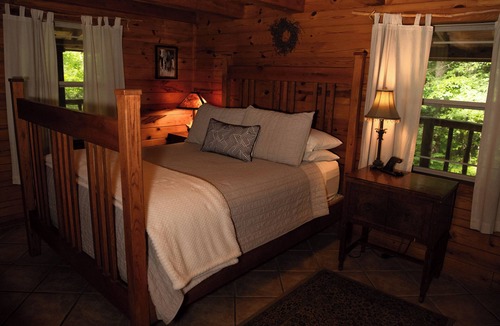 Osage Cabin | Secluded cabin only minutes from the Buffalo National River at Ponca
