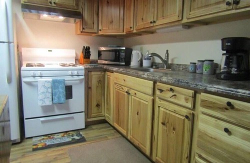 Mainesburg Cabin | Secluded Cabin Retreat – Peace, Privacy & Nature