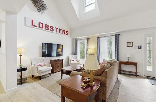 Southport House | Secluded Dog-Friendly Getaway w/Free WiFi, Private Washer/Dryer, Furnished Deck