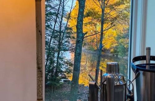 Monticello House | Secluded lakefront home With an EV charger