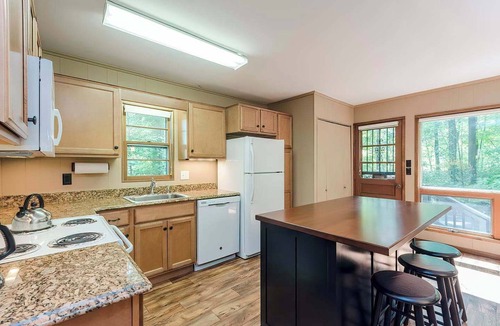 Berkeley Springs Cabin | Secluded Oasis w Hot Tub, Screened-in Porch, WiFi!