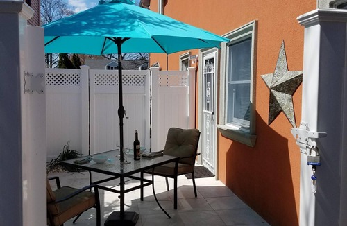 Alden Manor Apartment | Secluded, Sunny Studio. Fully Private: entrance, bath, bedroom, kitchen & Patio
