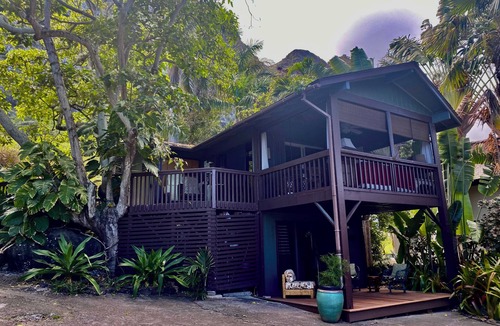 Waimanalo Beach House | Serene 2-bedroom bungalow in Waimanalo