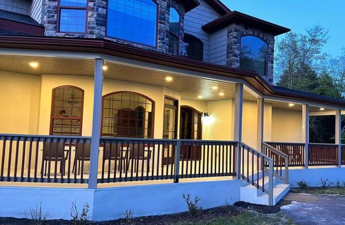 Albrightsville Villa | Serene Haven-An Exotic Villa with Hot Tub