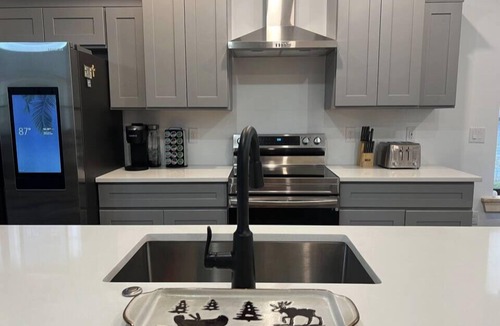 Pocono Lake House | SERENE MOUNTAIN LAKEVIEW RETREAT 2 blocks to beach with a 6 person hot tub.