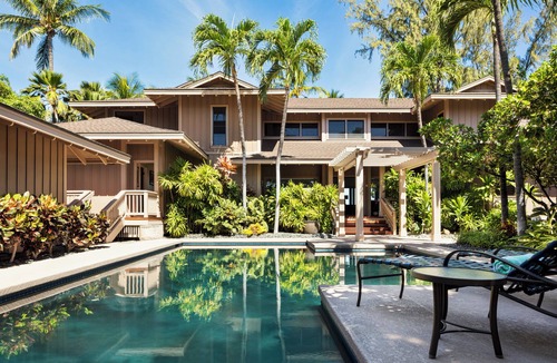 Kamuela House | Serene PUAKO BEACHFRONT estate. Large Courtyard Pool. All 4 Oceanview Bedrooms