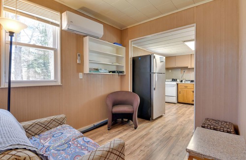 Ellenville Cabin | Shared Fire Pit & Kayaks: Catskills Lake Retreat!
