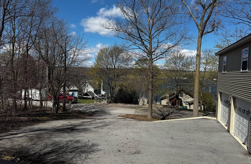 Perry Cottage | Silver Lake view Spa/Cottage in the Woods.