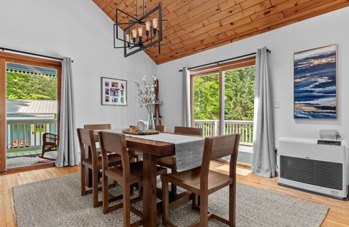 Highmount Cottage | Sip & Soak in the Heart of the Catskills