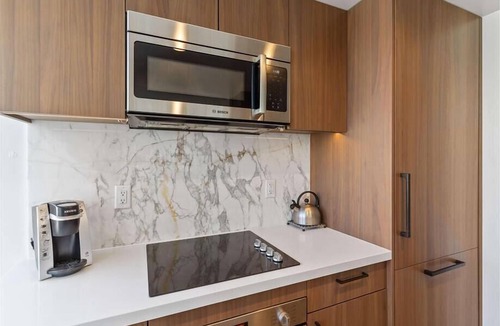 Downtown San Francisco Apartment | Sky Lounge & Outdoor Pool |South Beach | San Francisco Bay