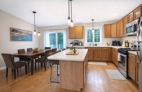 South Eliot House | Sleep up to 12, quick access to Kittery and Portsmouth, Beaches, Boat Launch