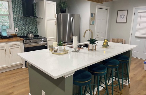 Candler-McAfee House | Sleeps 6 Upscale 2BR/2BA Retreat near Mercedes-Benz Stadium & Major international sporting event