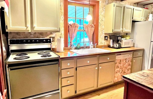 Hanover House | Snow Daisy Inn