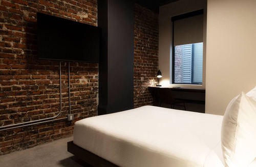 Rittenhouse Row Hotel | Sosuite - Accessible Queen Room w Desk