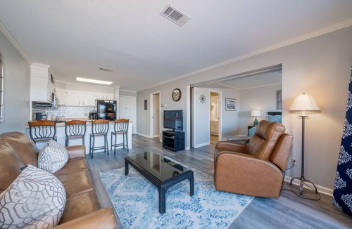 Lake Hamilton Condo | South Shore 1 bdrm! Gameroom! MiniGolf, 2 pools, pickleball, tennis, etc!