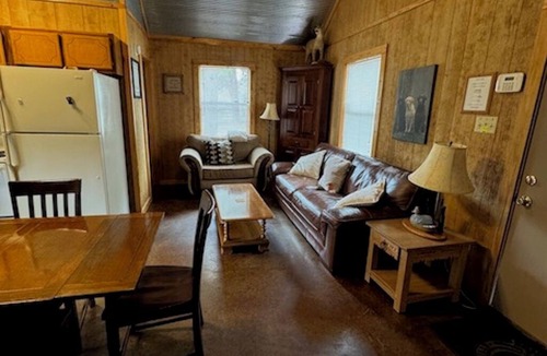 Sardis Cabin | Southern Charm Sardis cabin 2-bedrooms with A/C, WiFi, and satellite TV