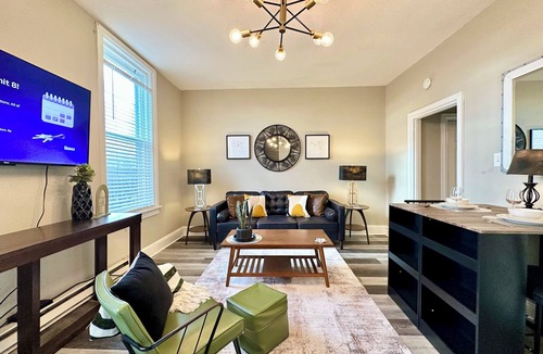 Harrisburg - Hershey Apartment | Spacious 3-bedroom apartment with AC, WiFi in charming Harrisburg