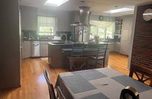 Phillipsport House | Spacious 3-bedroom tranquil Country House on a Hill in Wurtsboro