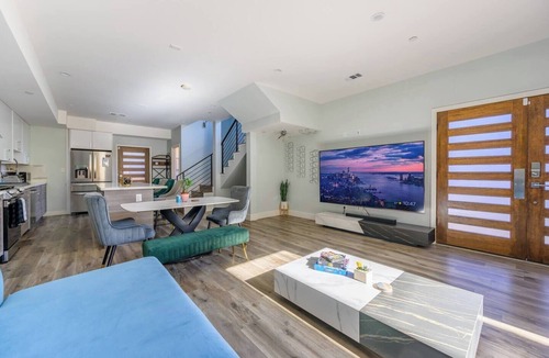 San Jose House | Spacious 3BR Townhome All Bedrooms w Private Baths
