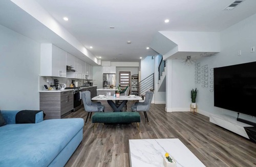 San Jose House | Spacious 3BR Townhome All Bedrooms w Private Baths
