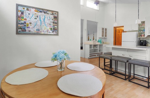 Teall Beach House | Spacious 4 bdrm home, Close to Lake, Wine, Downtown, Kid Friendly, Self Checkin
