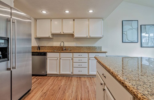 El Granada House | Spacious 4-bedroom house with AC 10 mins walk to beach, hiking n Pier & Dogs ok