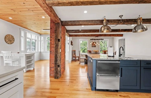 Belgrade House | Spacious 4-bedroom house with chef's kitchen - Historic Belgrade Village