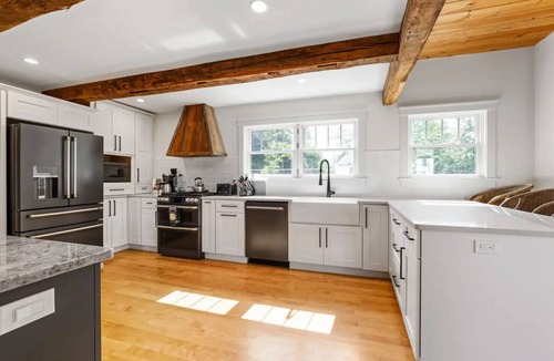 Belgrade House | Spacious 4-bedroom house with chef's kitchen - Historic Belgrade Village