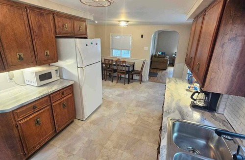 Campbelltown House | Spacious 4-bedroom house in Palmyra - just 6 miles from Hersheypark!