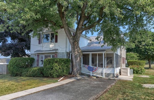 Campbelltown House | Spacious 4-bedroom house in Palmyra - just 6 miles from Hersheypark!